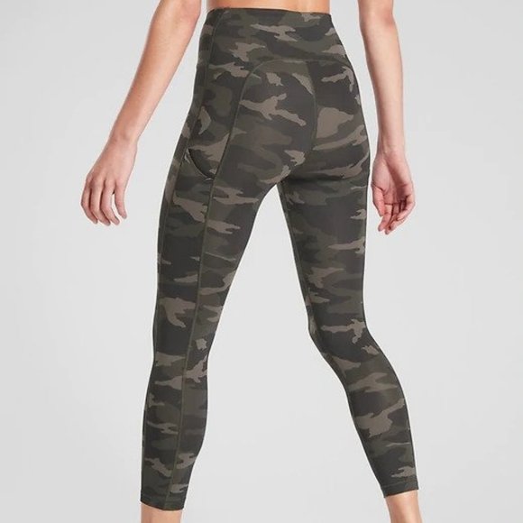Athleta Pants - Athleta Ultimate Stash Pocket Camo 7/8 Tights sz L